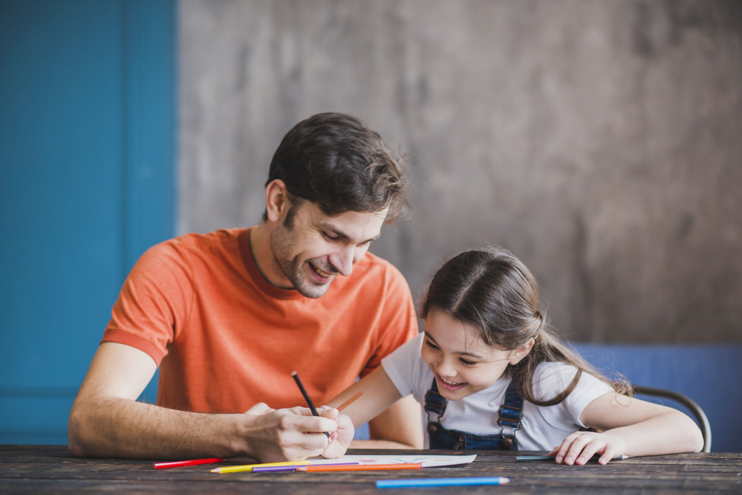 father-painting-with-daughter-fathers-day